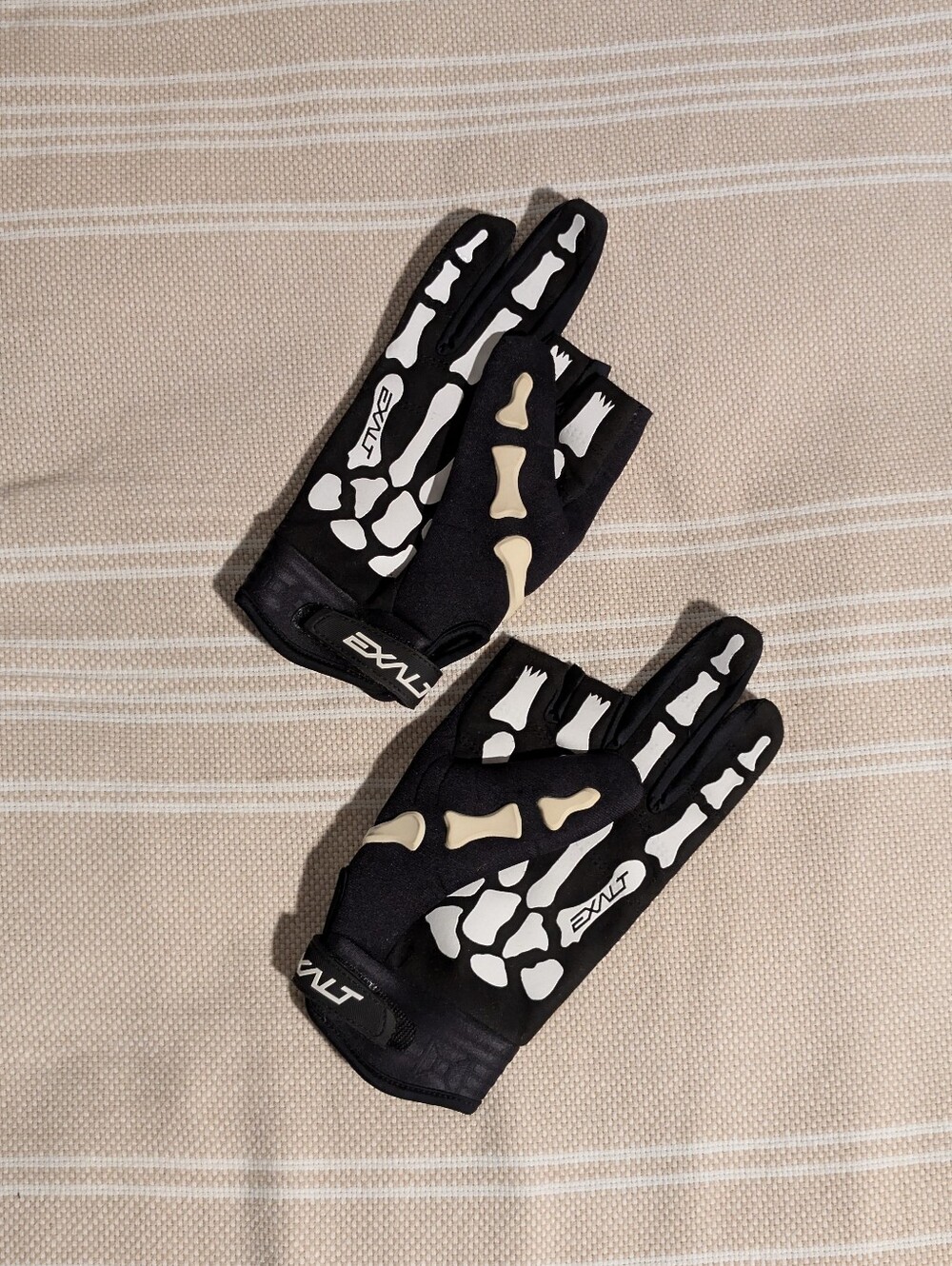 Death Grip Gloves - Black / White LX - Picture 2 of 3